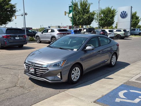 Used 2020 Hyundai Elantra SE w/ Winter Weather Package FWD image 10