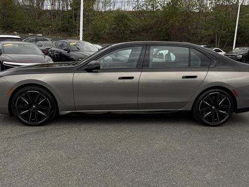 Used 2023 BMW 760i xDrive w/ Parking Assistance Package AWD/4WD image 11