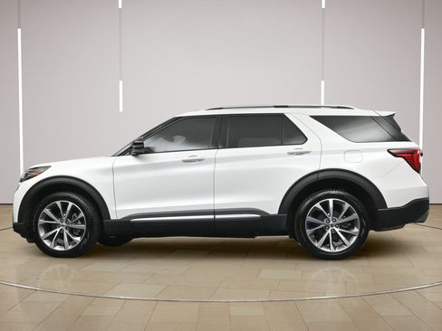 Used 2025 Ford Explorer Platinum w/ Ultimate Package AWD/4WD image 30