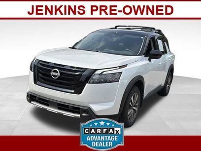 Used 2025 Nissan Pathfinder SL w/ Black Appearance Package