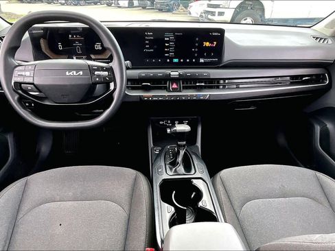 Used 2025 Kia K4 LXS image 13
