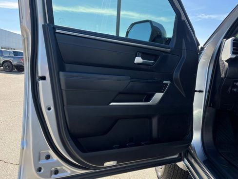 Used 2025 Toyota Tundra Platinum AWD/4WD image 33