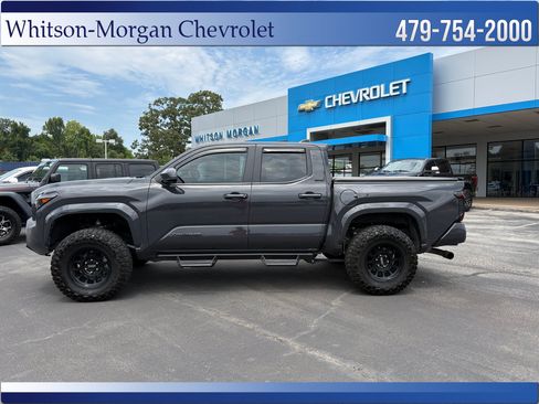 Used 2025 Toyota Tacoma SR5 AWD/4WD image 8