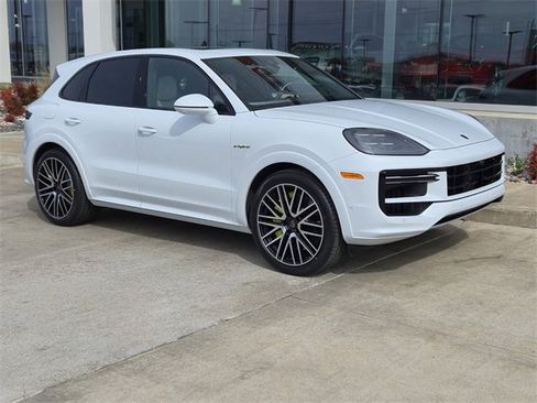 New 2025 Porsche Cayenne Turbo image 9