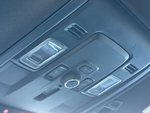 Used 2025 Chevrolet Suburban Premier image 26