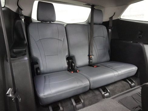 Used 2019 Buick Enclave Essence image 24