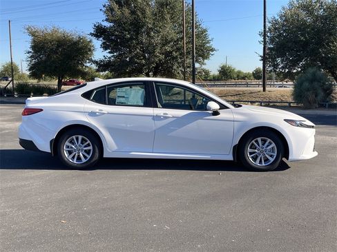 New 2026 Toyota Camry LE image 7
