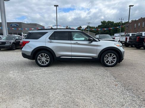 Used 2023 Ford Explorer XLT w/ Equipment Group 202A AWD/4WD image 9