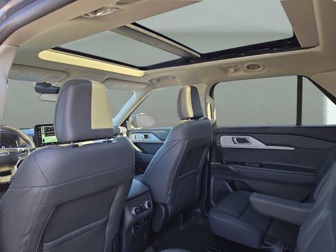 Used 2025 Ford Explorer Active w/ Active Comfort Package image 14