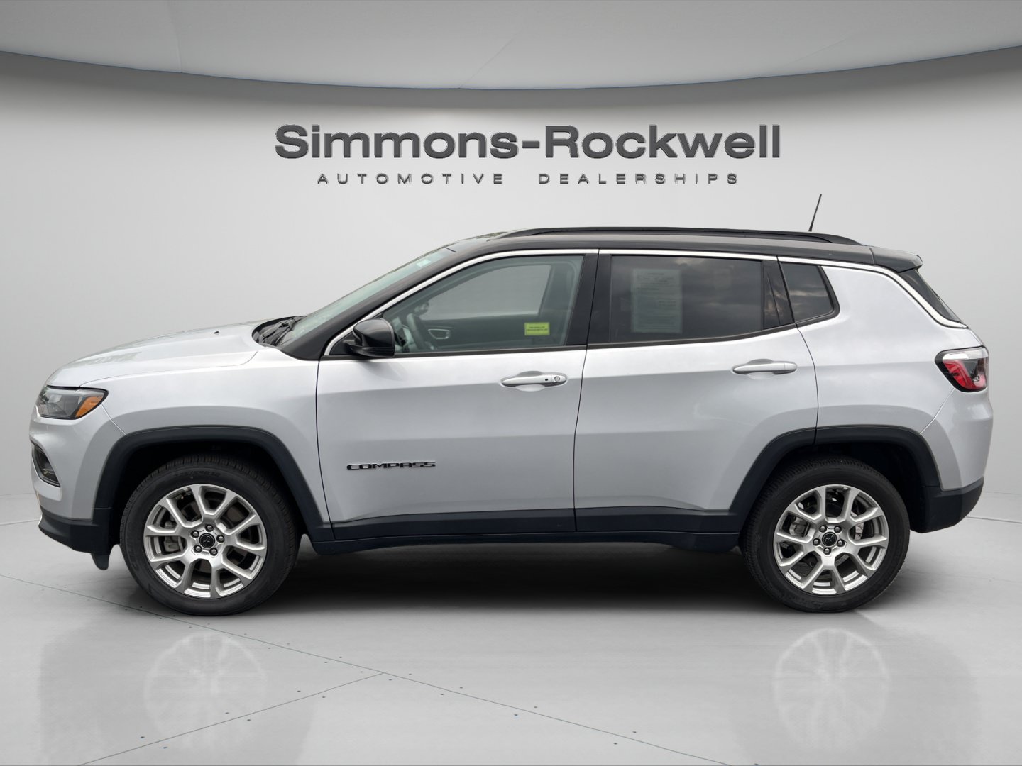 Used 2025 Jeep Compass Limited AWD/4WD image 2