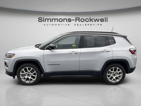 Used 2025 Jeep Compass Limited AWD/4WD image 2