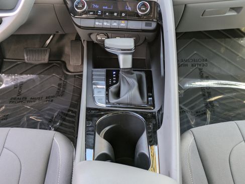 Used 2025 Hyundai Elantra Blue image 19