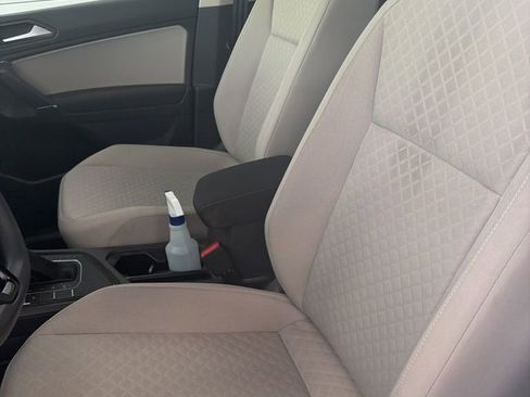 Used 2020 Volkswagen Tiguan S image 8