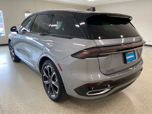 Used 2024 Lincoln Nautilus Reserve image 10