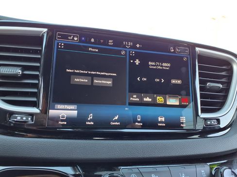 Certified 2025 Chrysler Voyager LX image 3