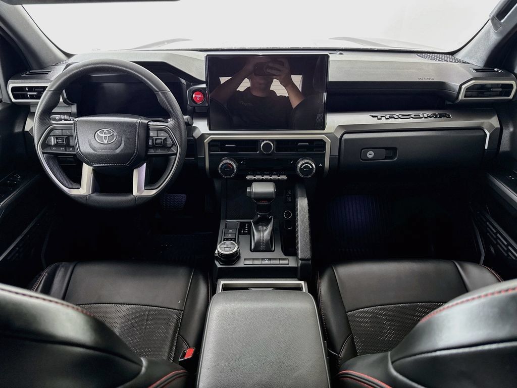 Certified 2025 Toyota Tacoma TRD Off-Road AWD/4WD image 3