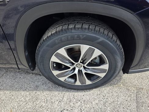 Used 2023 Toyota Highlander XLE FWD image 20
