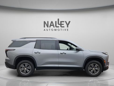 Used 2024 Chevrolet Traverse LT image 6