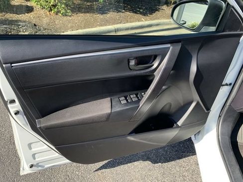 Used 2015 Toyota Corolla L FWD image 17