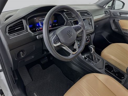 Used 2023 Volkswagen Tiguan SE image 9