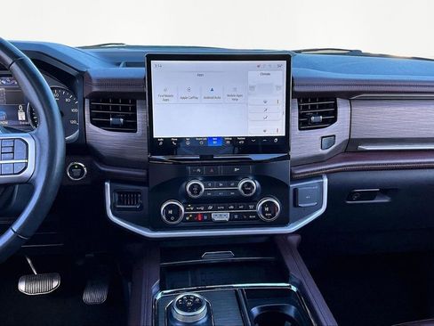 Used 2024 Ford Expedition Limited image 9