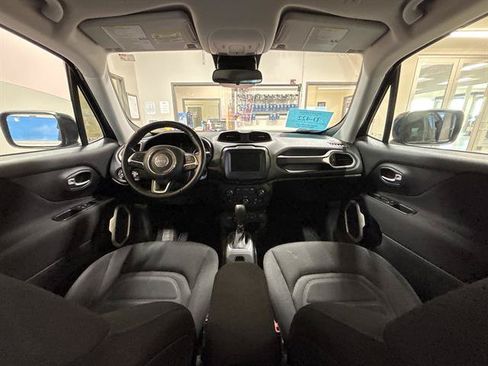 Used 2019 Jeep Renegade Latitude w/ Cold Weather Group AWD/4WD image 24