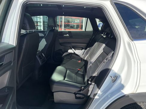 Certified 2023 Volkswagen Atlas Cross Sport SE w/ Panoramic Sunroof Package image 14