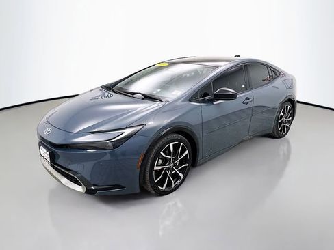 Used 2024 Toyota Prius Prime Premium w/ Advanced Technology Package image 3