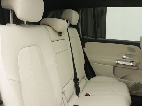 New 2026 Mercedes-Benz GLB 250 image 10