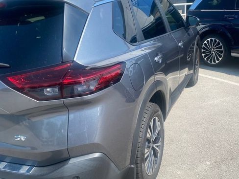 Used 2023 Nissan Rogue SV FWD image 3