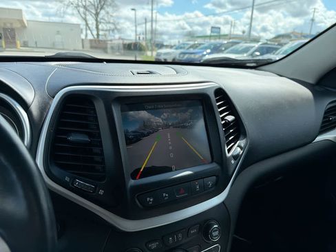 Used 2017 Jeep Cherokee Overland w/ Technology Group image 33