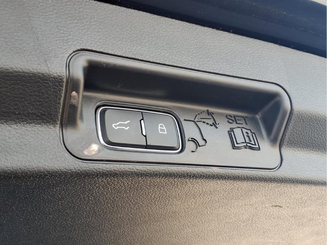Used 2025 Ford Explorer ST-Line AWD/4WD image 30