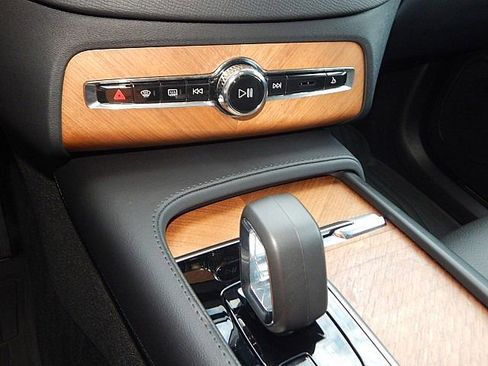 Certified 2024 Volvo XC90 B6 Plus w/ Protection Package Premier image 26