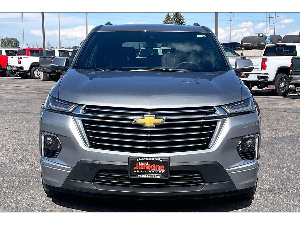 Used 2023 Chevrolet Traverse Premier FWD image 3