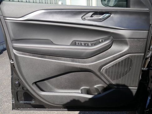 New 2025 Jeep Grand Cherokee L Laredo w/ Luxury Tech Group I image 12