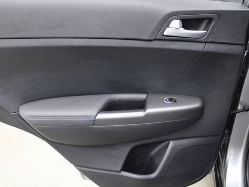 Used 2022 Kia Sportage LX image 17