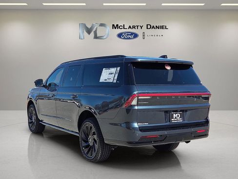 New 2026 Lincoln Navigator L Reserve w/ Jet Appearance Package AWD/4WD image 4