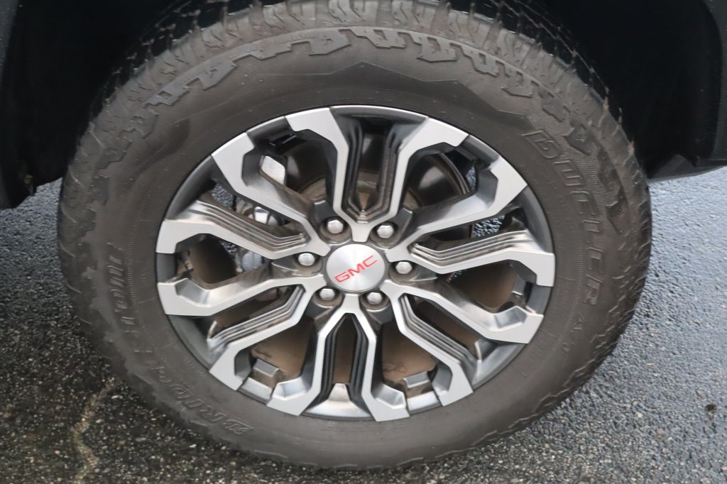 Used 2023 GMC Canyon Denali w/ Denali Black Edition AWD/4WD image 17