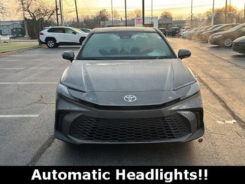 Used 2025 Toyota Camry SE image 8
