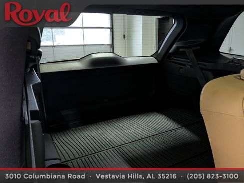 Used 2024 Volvo XC90 B6 Ultimate w/ Protection Package Premier image 11