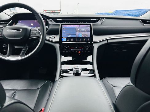 Used 2023 Jeep Grand Cherokee L Limited w/ Black Appearance Package image 27