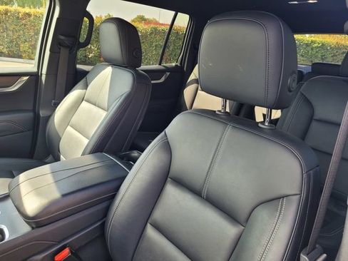 Used 2024 GMC Acadia Elevation image 13