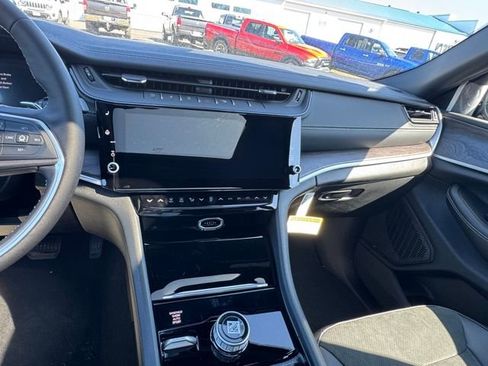 New 2026 Jeep Grand Cherokee Altitude image 36