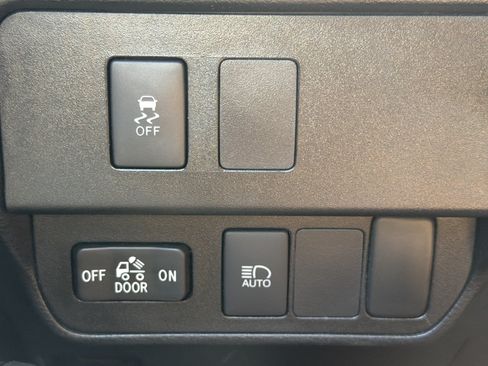 Used 2021 Toyota Tacoma SR AWD/4WD image 24