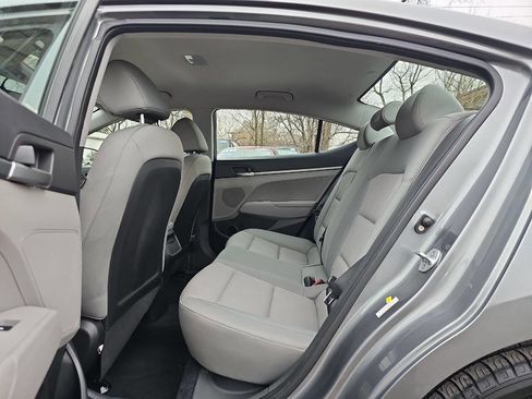 Used 2017 Hyundai Elantra SE image 11