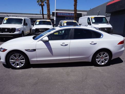 Used 2017 Jaguar XF RWD image 3