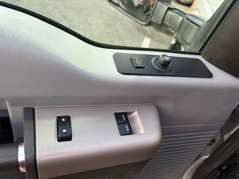 Used 2016 Ford F250 XLT w/ XLT Premium Package image 27