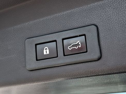 Used 2022 Subaru Ascent Limited AWD/4WD image 30