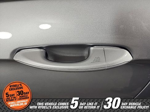 Used 2021 Ford Edge SE image 12