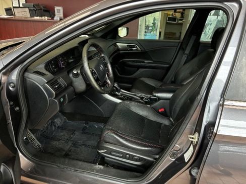 Used 2017 Honda Accord Sport Special Edition image 16